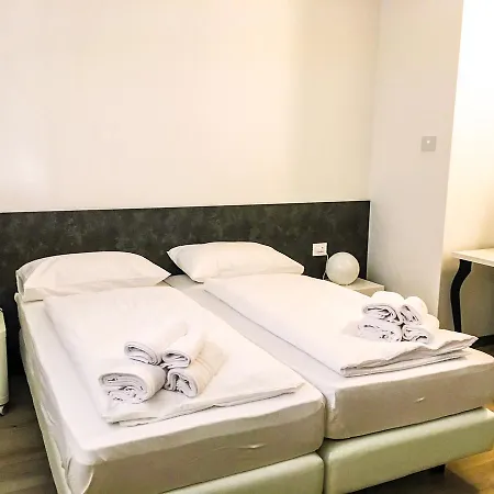 Gardabreak Rooms&breakfast * Riva del Garda